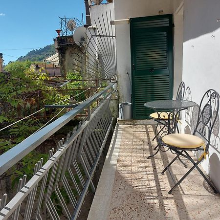 B&B Dei Doria & Suite Дольчеаккуа Экстерьер фото